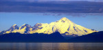 Vulkaanberg aan de overkant van Kenai Peninsula